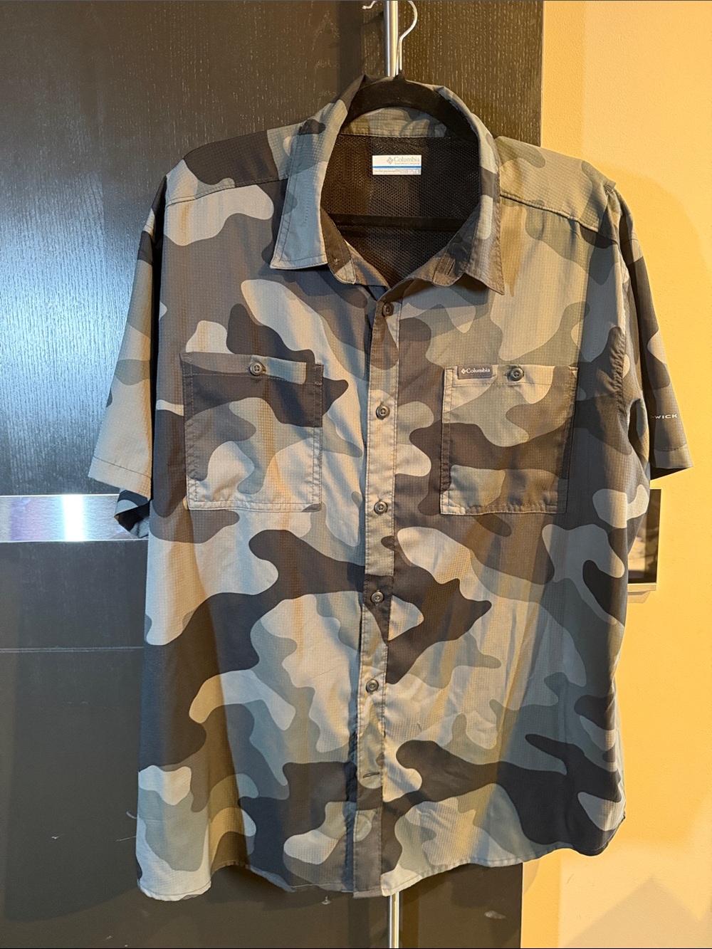 Columbia Men's Short Sleeve Camo Button-Up Shirt - Gray/Olive